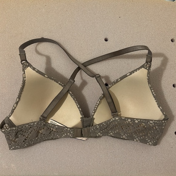 Victoria’s Secret Bra - Picture 2 of 6